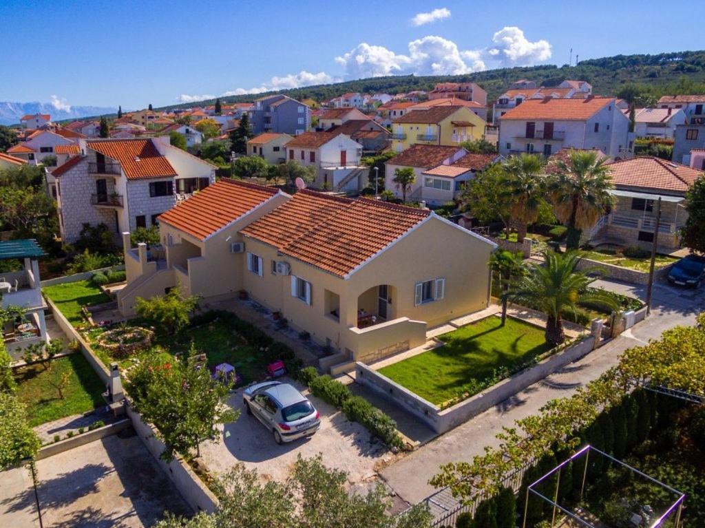 Apartments With A Parking Space Supetar, Brac - 16294 Exterior foto