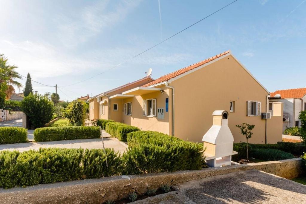 Apartments With A Parking Space Supetar, Brac - 16294 Exterior foto