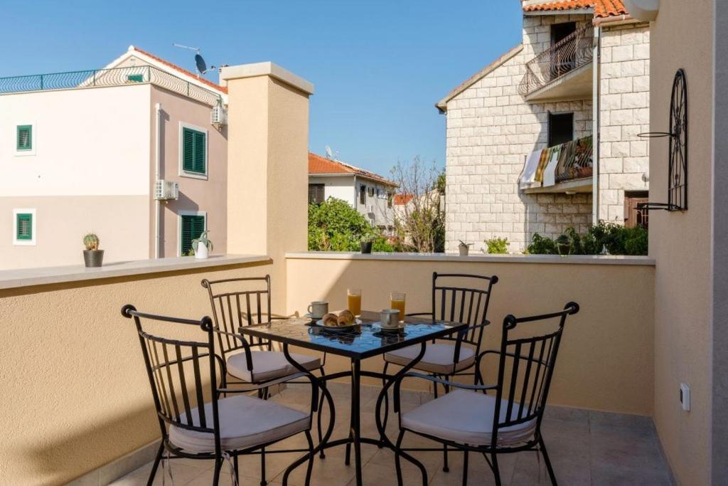 Apartments With A Parking Space Supetar, Brac - 16294 Exterior foto