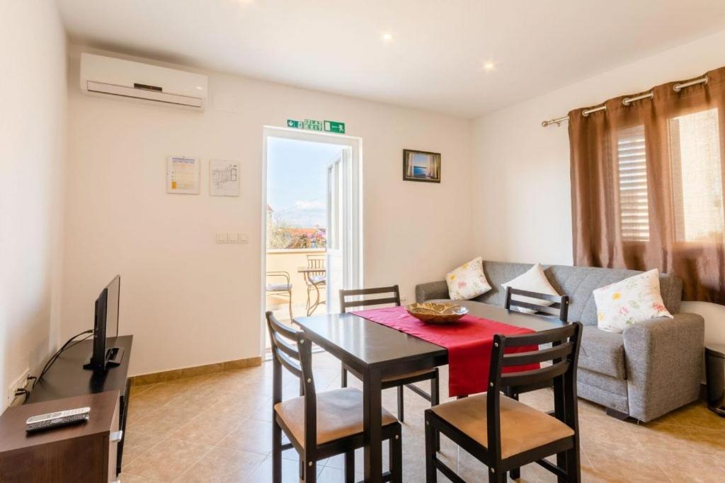 Apartments With A Parking Space Supetar, Brac - 16294 Exterior foto