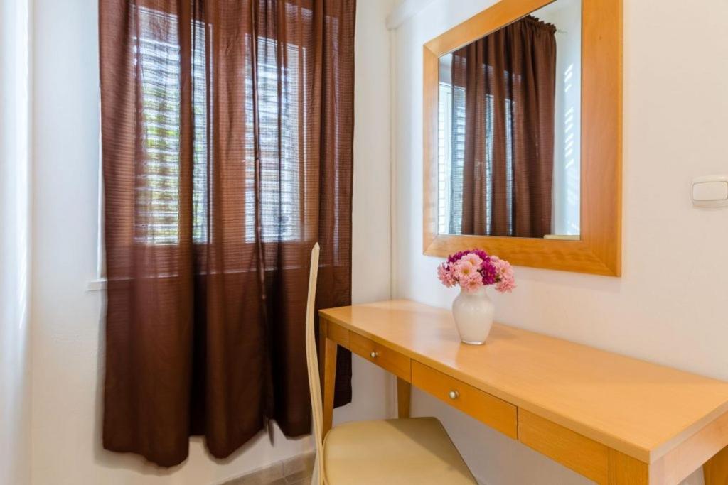 Apartments With A Parking Space Supetar, Brac - 16294 Quarto foto