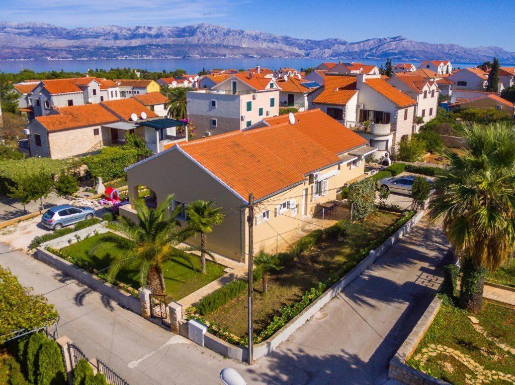 Apartments With A Parking Space Supetar, Brac - 16294 Exterior foto